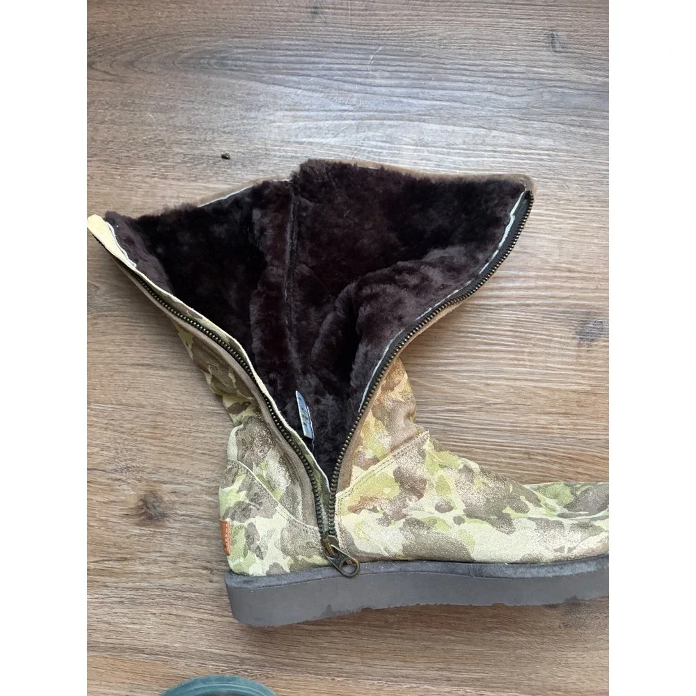 RARE UGG Grunge Western Camo Metallic Gold Shearling Lined Tall Zip Boots Camo
